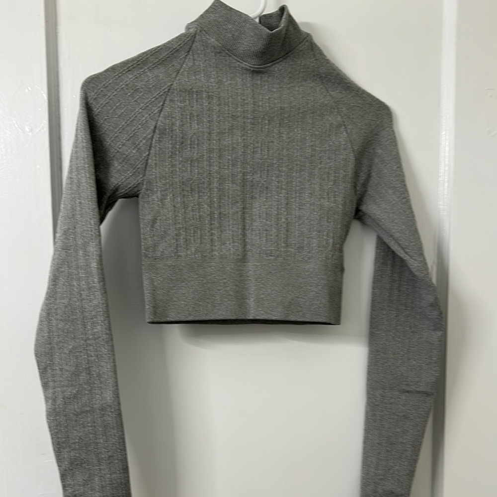 Gray Long Sleeve Ribbed Crop Top